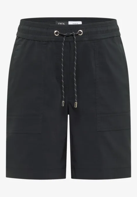Schwarze Herren-Shorts mit elastischem Bund, Kordelzug und aufgesetzten Taschen.