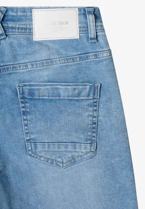 Lichtblauwe spijkerbroek met achterzak en wit label