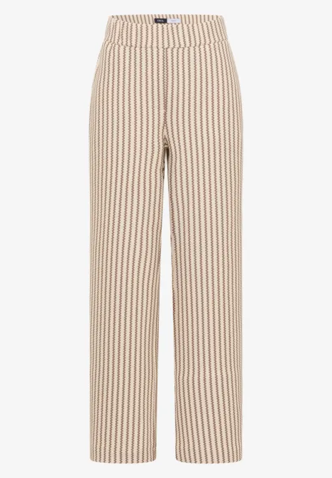 Beige, gerade geschnittene Hose mit feinen senkrechten Streifen.