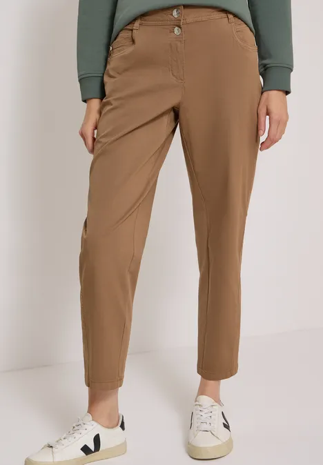 Pantalon femme camel décontracté, coupe droite, boutons, poches latérales, bas fuselé à la cheville.