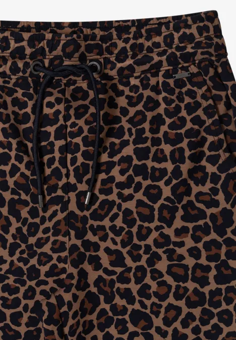 Broek met Wide Leg pijpen van Silk-Touch-kwaliteit creamy mocha Braune Jogginghose mit schwarzem Leopardenmuster und Kordelzugbund.