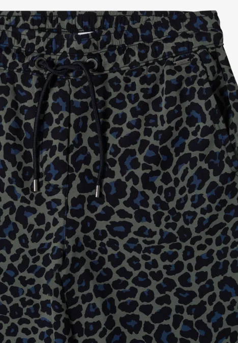 Broek met Wide Leg pijpen van Silk-Touch-kwaliteit dried olive green Graue Jogginghose mit blau-schwarzem Leopardenmuster und Bindeband am Bund.