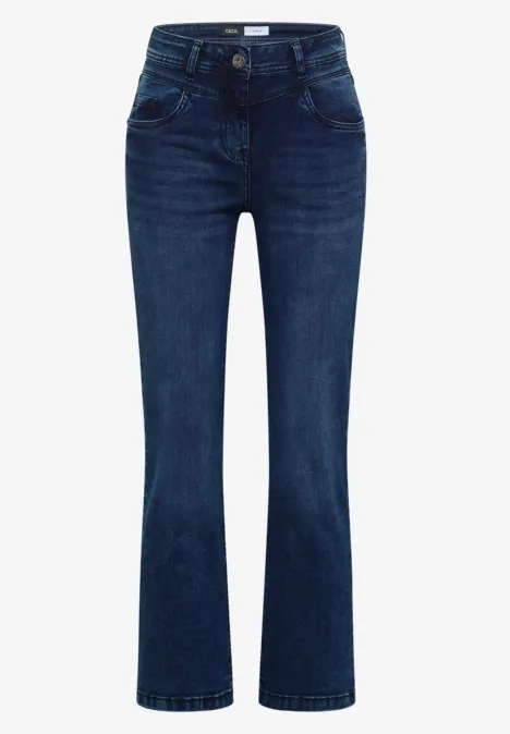Dunkelblaue Jeanshose in Bootcut-Form mit vorderen und hinteren Taschen.