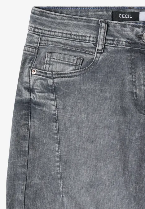 High Waist Barrel Leg Jeans w stylu Loose Fit light grey wash Górna część szarych dżinsów z paskiem w talii i przednimi kieszeniami z denimu.