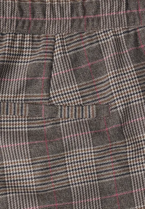 Grauer Stoff mit klassischem Glencheck-Muster in Schwarz-Weiß und dünnen pinken Linien.