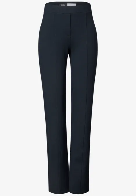 Schwarze, gerade geschnittene Damenhose aus feinem, glattem Material.