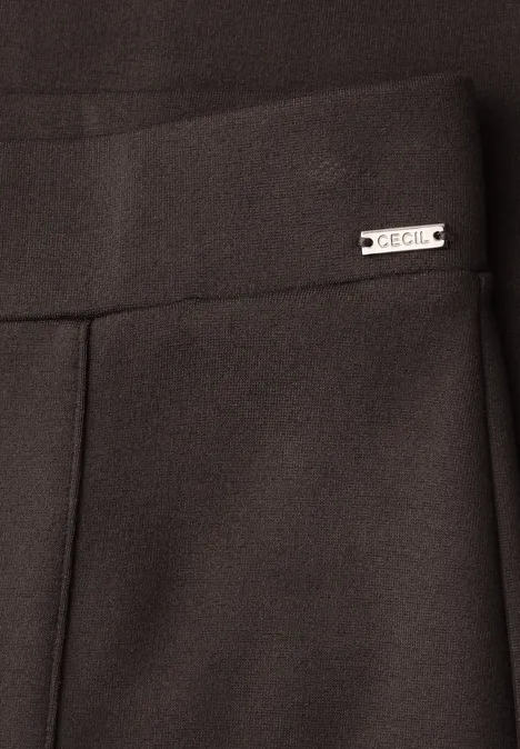 Bootcut-broek met High Waist in Slim Fit truffle brown Zwarte broek met zijzak en zilverkleurig CECIL-logo in de taille.