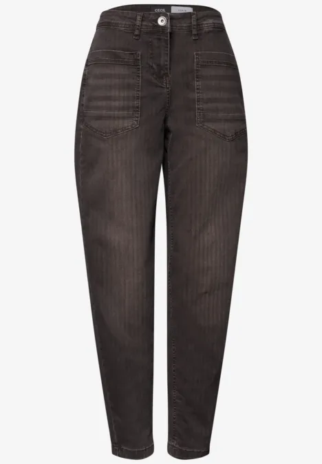 Jean « Barrel Leg » au look « garment dye » truffle brown Jean marron foncé, taille haute, coupe fuselée avec poches latérales en biseau.