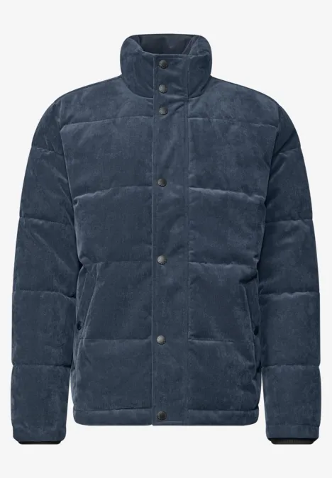 Dunkelblaue, wattierte Jacke mit Stehkragen und Druckknöpfen.