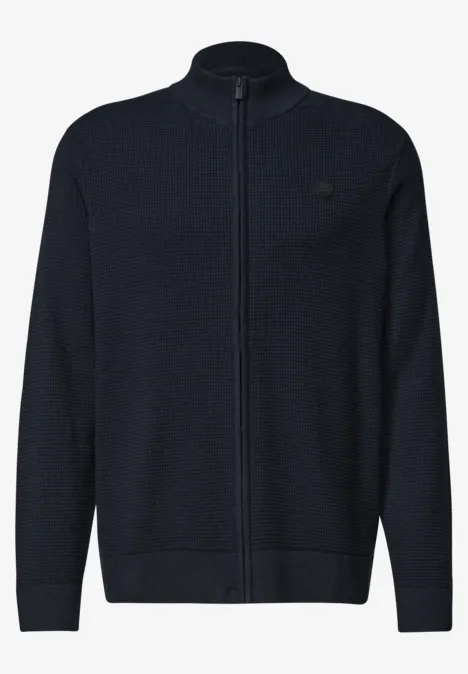 Strickjacke mit Stehkragen und Struktur dark basic blue Klassische dunkelblaue Strickjacke mit Reißverschluss, Stehkragen, gerippten Bündchen und kleinem Brustlogo.