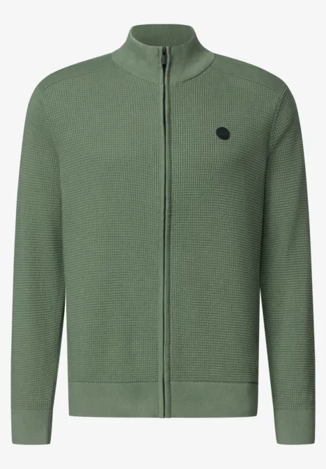 Grüner Reißverschluss-Strickcardigan mit Stehkragen und kleinem schwarzem Logo auf der Brust.