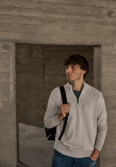 Sweter ze strukturalnym paskiem granite beige