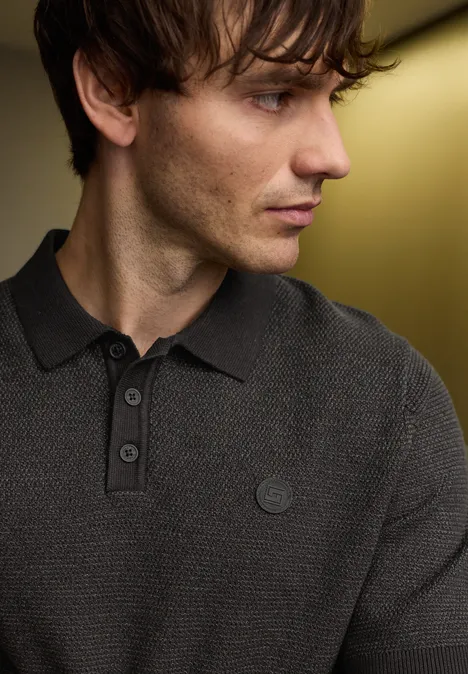 Kurzarmpullover basic black