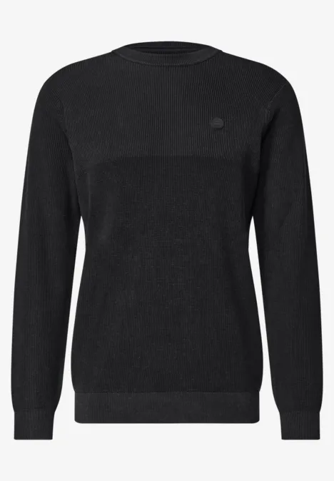 Schlichter, schwarzer Pullover mit Rundhalsausschnitt und langen Ärmeln.
