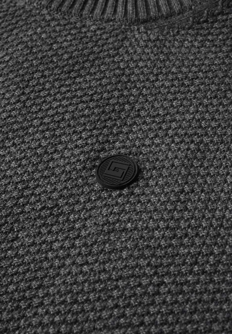 Sweter o wyglądzie melanżowym z strukturą light anthra grey melangey Szary gruby sweter w splocie z teksturą i ozdobnym guzikiem