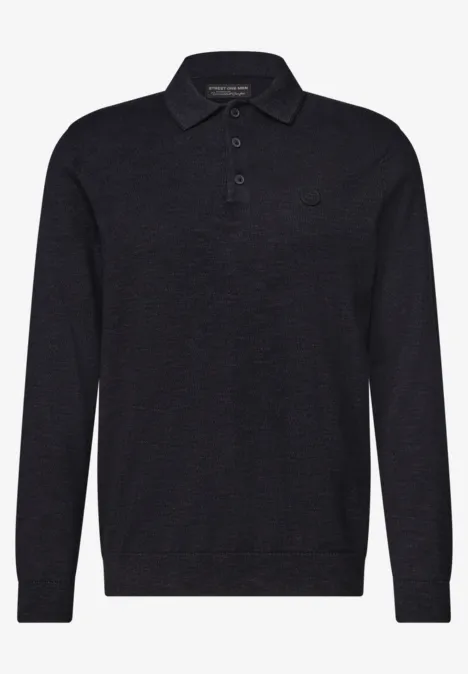 Schwarzer Pullover mit Polokragen und langen Ärmeln.