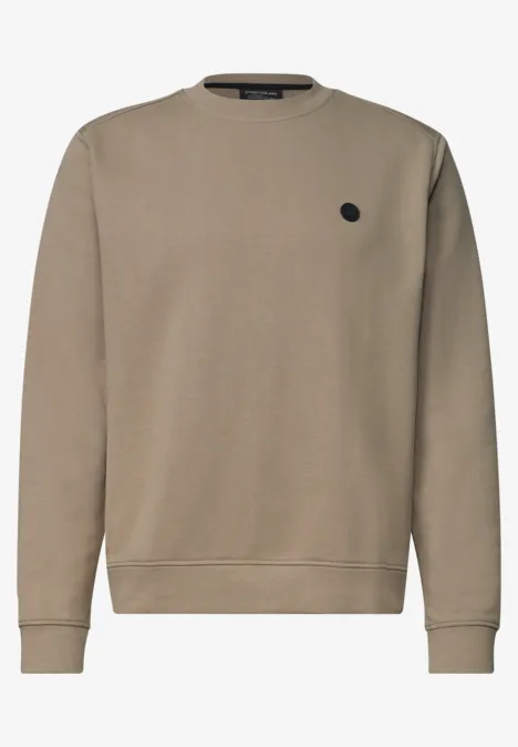 Schlichtes, beiges Sweatshirt mit Rundhalsausschnitt und kleinem, rundem Logo auf der Brust.