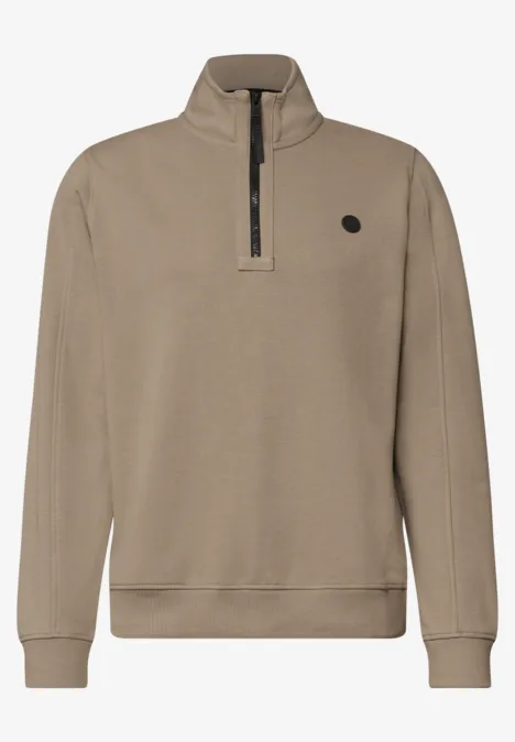 Beiger Pullover mit halbem Reißverschluss und Stehkragen.