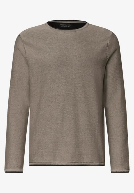 Eenvoudig langmouwig shirt in een neutrale taupekleur.