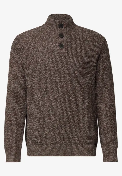 Brauner Strickpullover mit Stehkragen und Knopfleiste, meliert, bequem und stylisch.