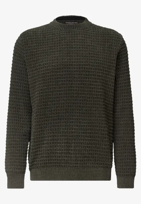 Dunkelgrüner, strukturierter Rundhals-Pullover mit grobem Strickmuster und langen Ärmeln.