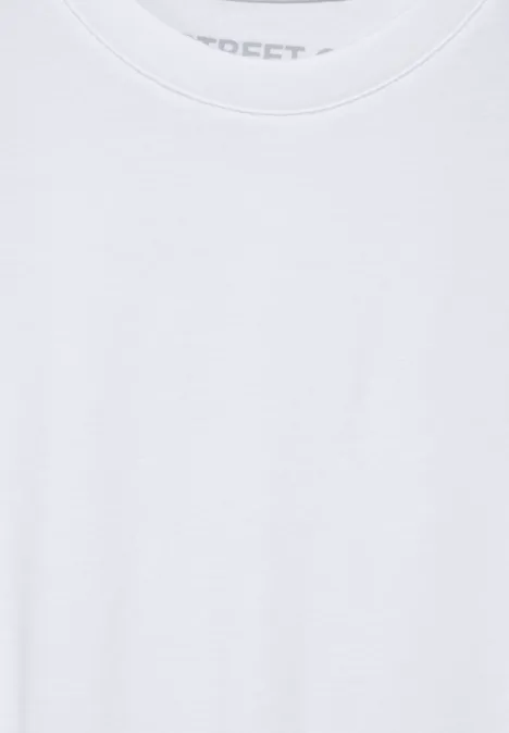 Ein einfaches weißes T-Shirt aus Baumwolle.