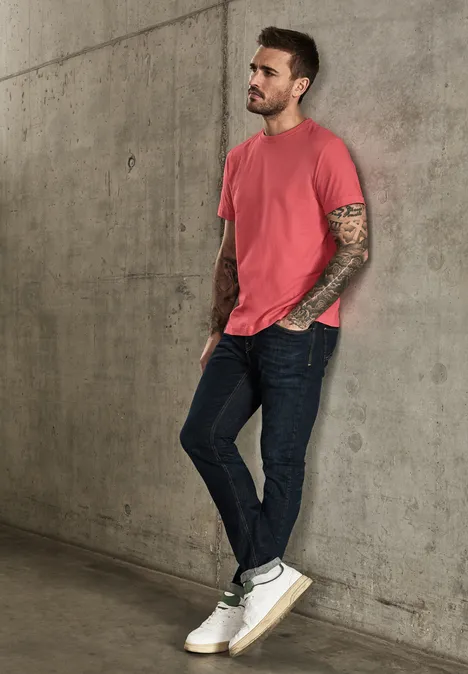 T-shirt basique en couleur unie bleached red