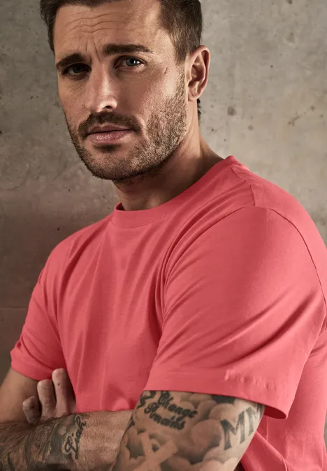 T-shirt basique en couleur unie bleached red