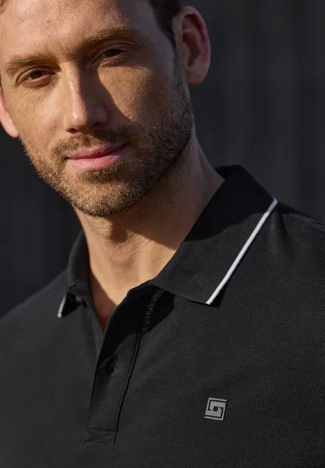 Basic Piqué Poloshirt mit Kontrastdetail Black Basic Piqué Poloshirt mit Kontrastdetail Black