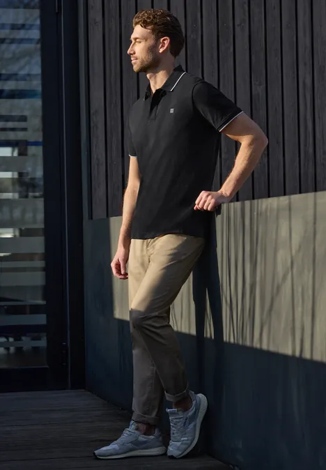 Basic Piqué Poloshirt mit Kontrastdetail Black Basic Piqué Poloshirt mit Kontrastdetail Black