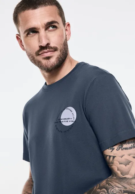 T-shirt avec imprimé sur la poitrine marine blue