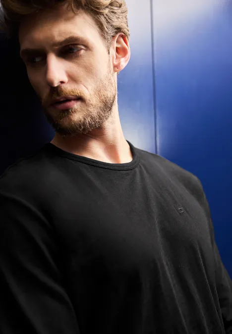 T-shirt long avec ourlet ouvert Black
