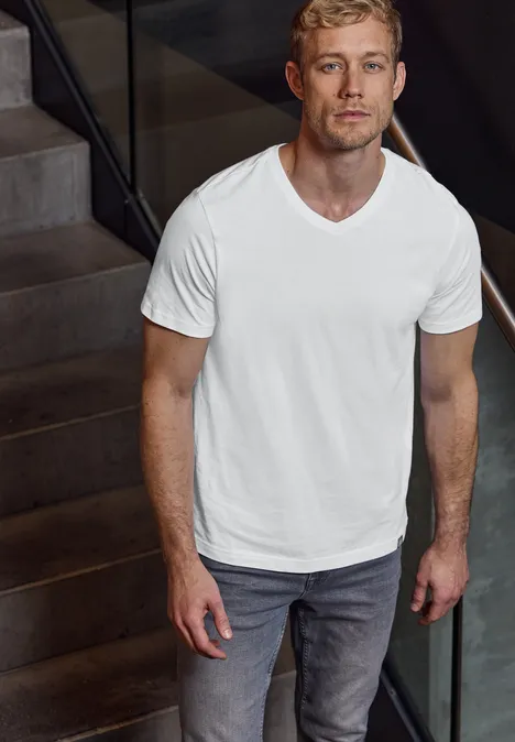 Basic V-Neck T-Shirt White
