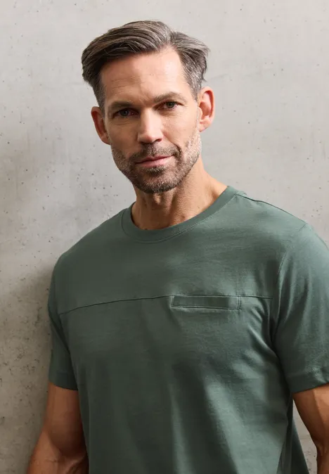 T-Shirt mit Brusttasche timeless green