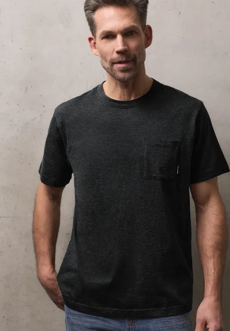 T-Shirt mit Brusttasche basic black