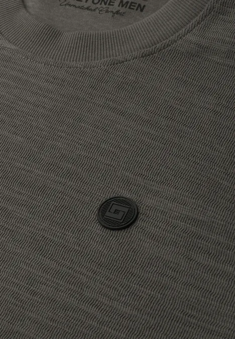 Cosy Slub T-Shirt mit Struktur oil grey Nahaufnahme eines grauen T-Shirts mit kleinem, rundem Logo auf der Brust.