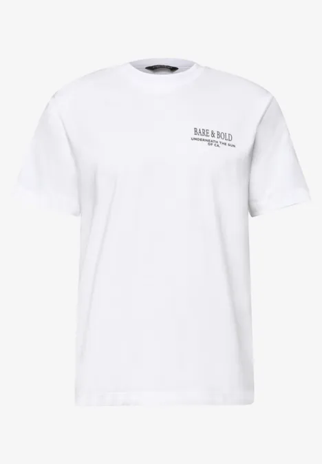 Weißes T-Shirt mit rundem Ausschnitt und kleinem Schriftzug auf der Brust.