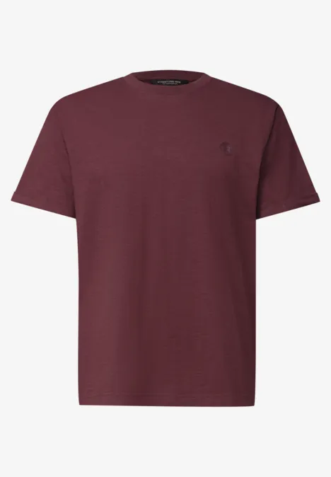 Ein schlichtes bordeauxrotes T-Shirt mit Rundhals und kurzen Ärmeln.