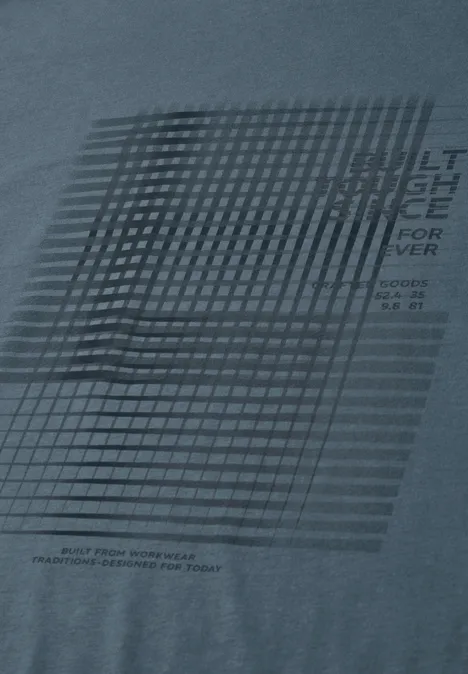 Blaues T-Shirt mit einem hellgrauen, verschobenen Gitternetzmuster und Schriftzug 'LIGHT SCIENCE AND POWER'.