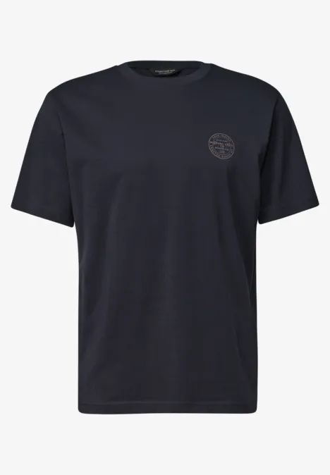 Schwarzes T-Shirt mit rundem Logo auf der Brust