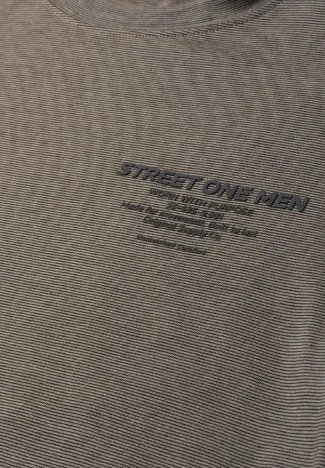 Graues Shirt mit dezentem 'STREET ONE MEN'-Schriftzug auf der Brust.