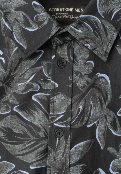 Schwarzes Hemd mit grauen, floralen Mustern und Knopfleiste, eleganter Casual-Look.