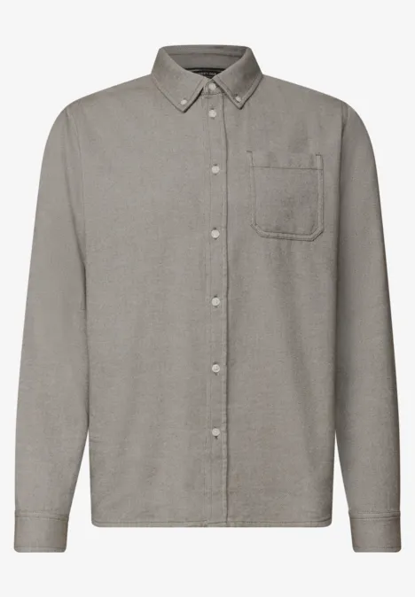 Graues, langärmliges Hemd mit Knopfleiste, Brusttasche und Button-Down-Kragen.