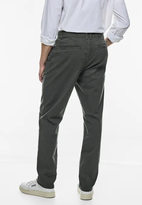 Komfortable Struktur Chino dusty urban green