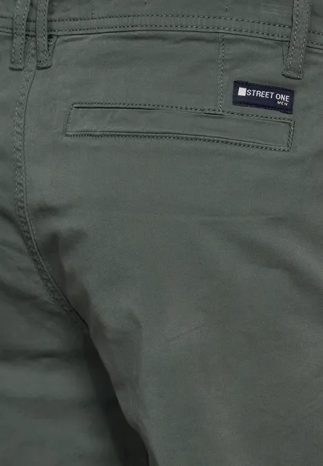 Basic chinoshort van keperstof dusty urban green