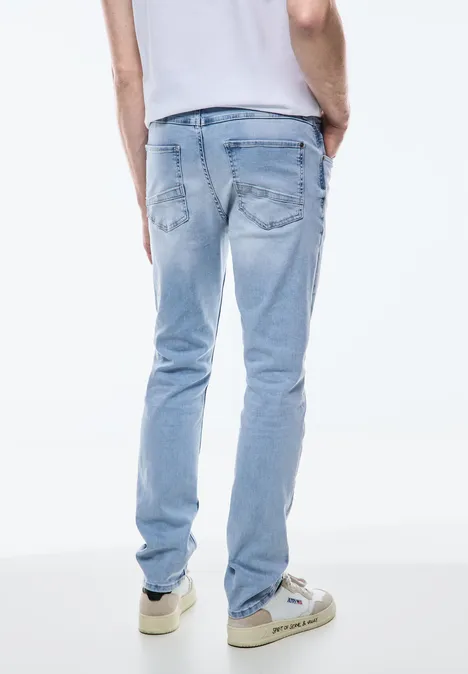 Jeans im Regular Fit light blue wash