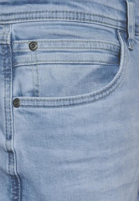 Jeans im Regular Fit light blue wash