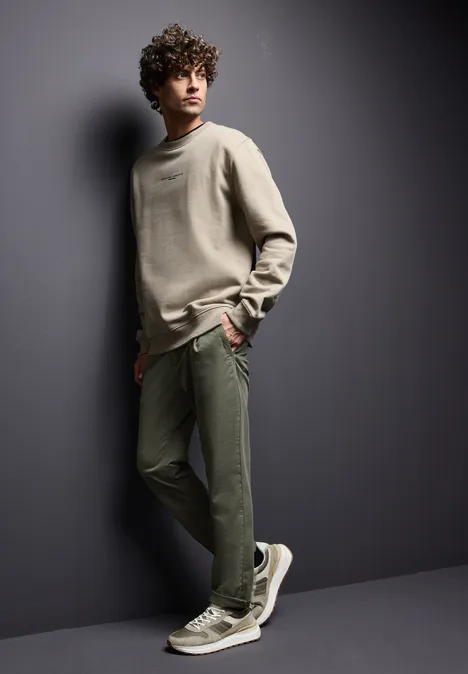 Relaxte chino's deep olive green