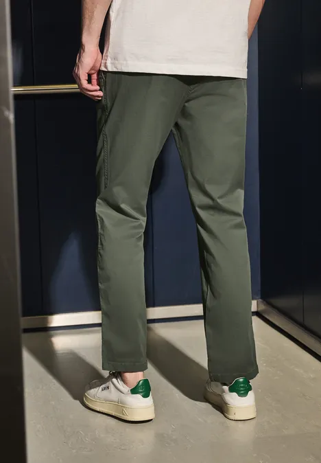 Relaxte chino's deep olive green