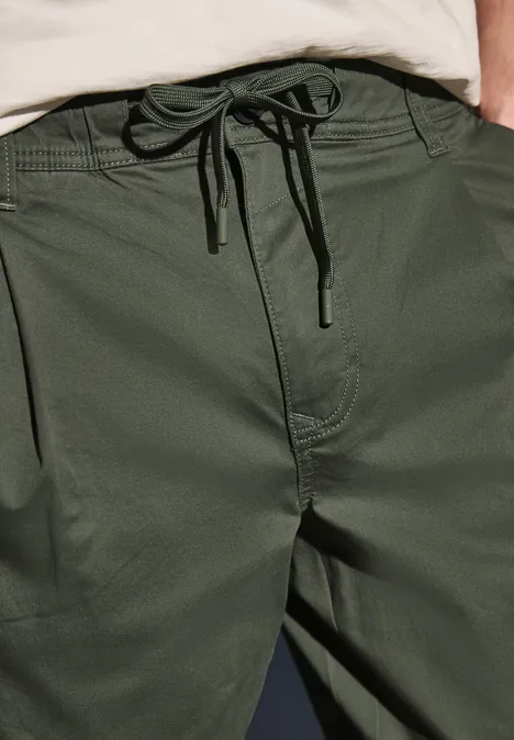 Relaxte chino's deep olive green